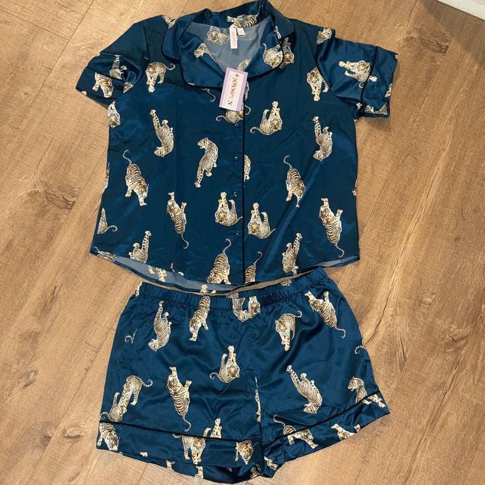NWT women’s leopard pajama short set